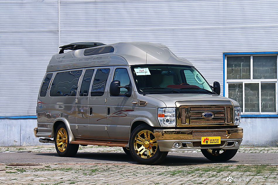 福特e350尺寸为5892/2014/2550mm,轴距为3500mm.