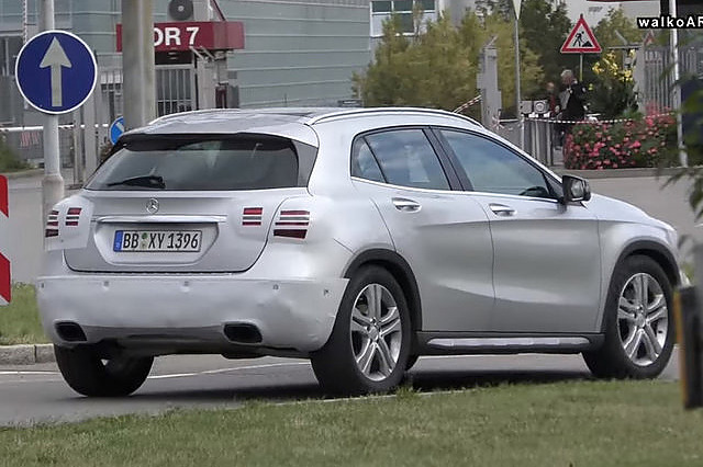 奔驰新款GLA路试谍照曝光