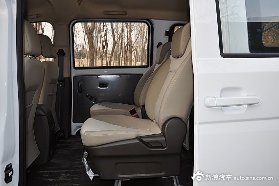 2015款 五菱宏光V1.5L手动标准型