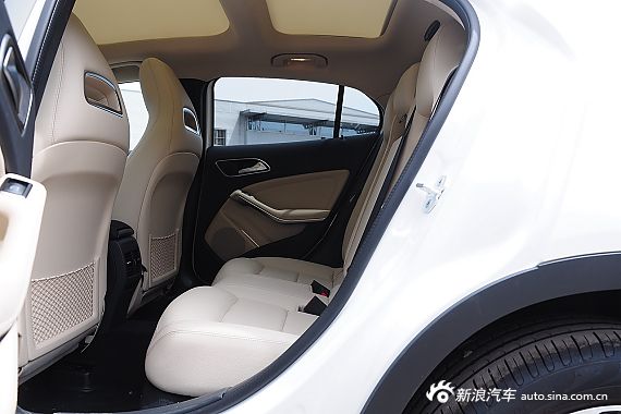 2015款奔驰GLA200时尚型