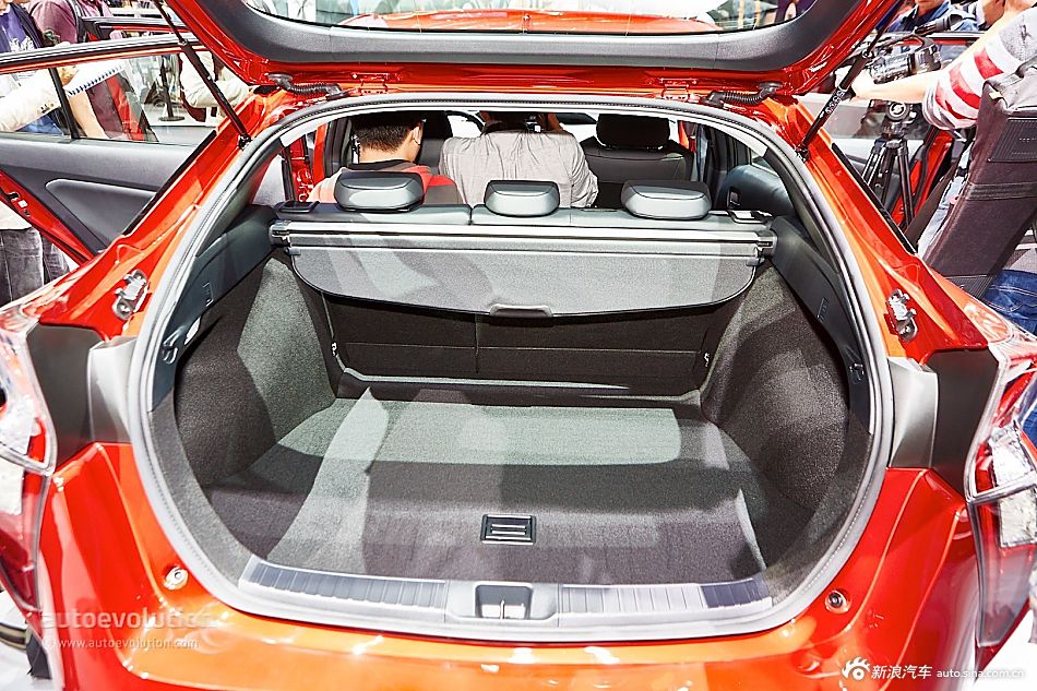 全新一代丰田普锐斯