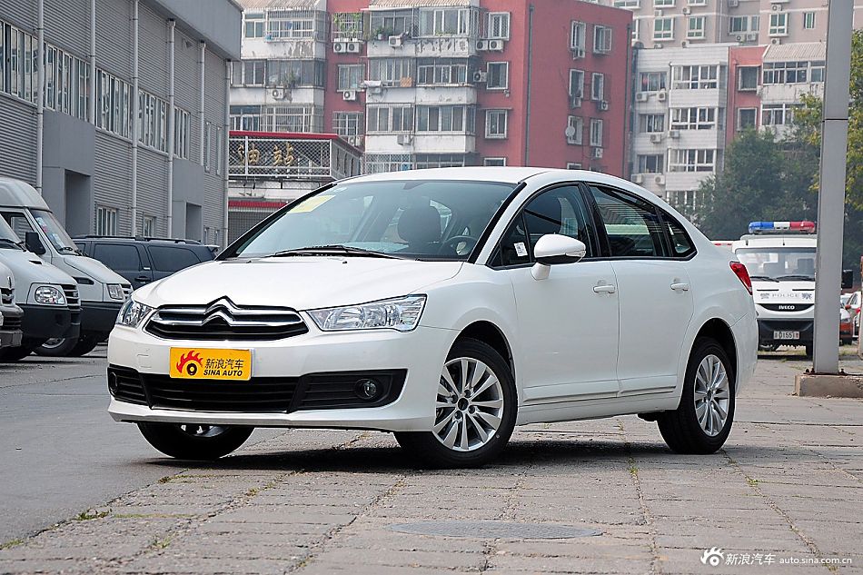 2013款世嘉三厢1.6L手动品尚型