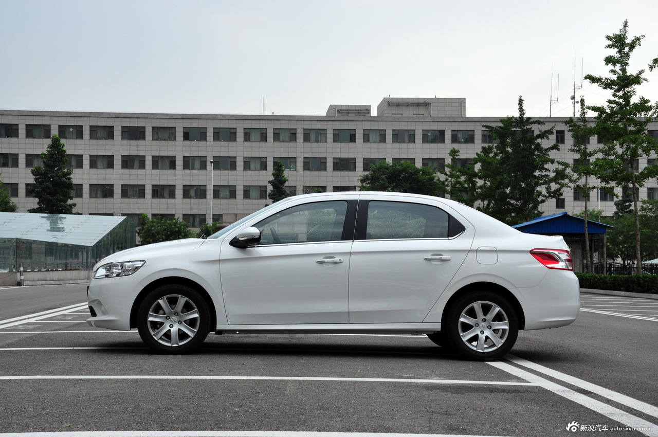 国产标致301外观