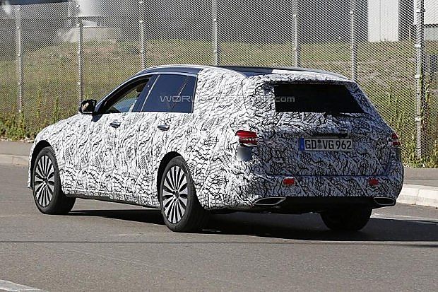 配图为奔驰E级Estate谍照