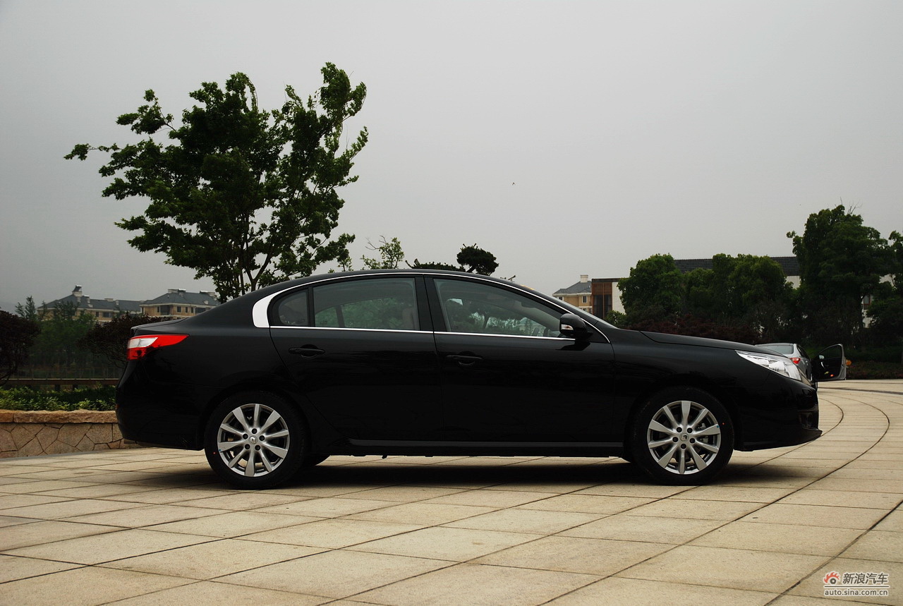 雷诺纬度外观实拍