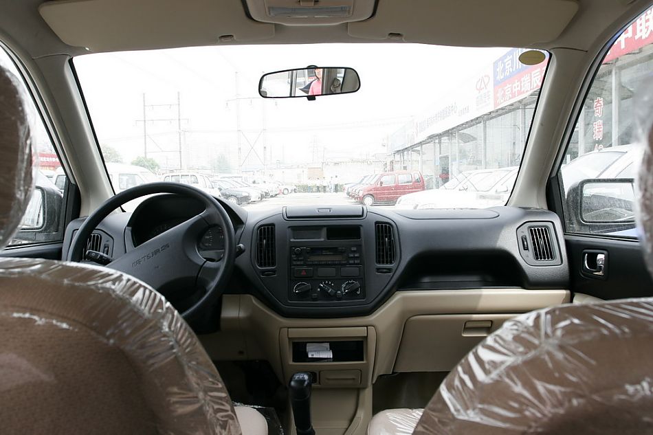 哈飞赛马内饰_赛马图片36446_汽车图库_新浪汽车_新浪网