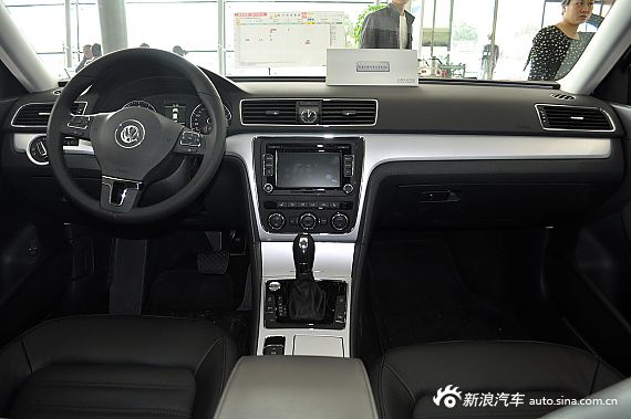 2014款帕萨特1.8T DSG御尊版