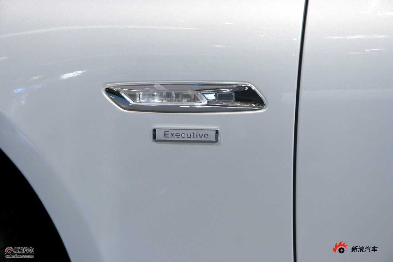 华晨宝马新5系长轴距版535li侧转向灯