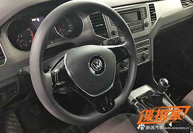 高尔夫·嘉旅内饰