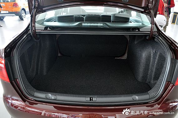 2013款朗逸1.6L自动风尚版 锐意红