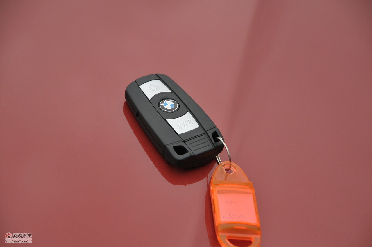 2011款宝马1系双门轿跑车遥控钥匙