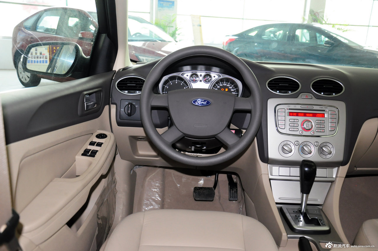 2012款经典福克斯三厢实拍_福克斯内饰图片16348181_汽车图库_新浪