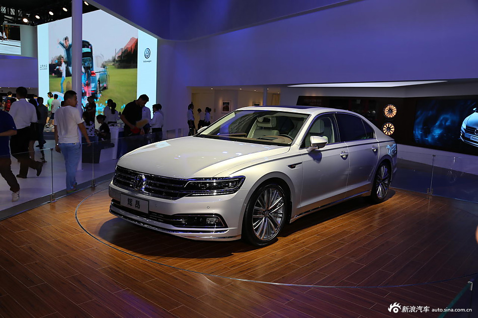 走低调豪华范儿.实拍大众全新辉昂