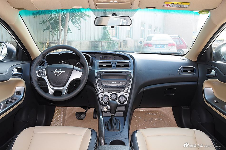 2015款海马福美来1.6L自动品尚型