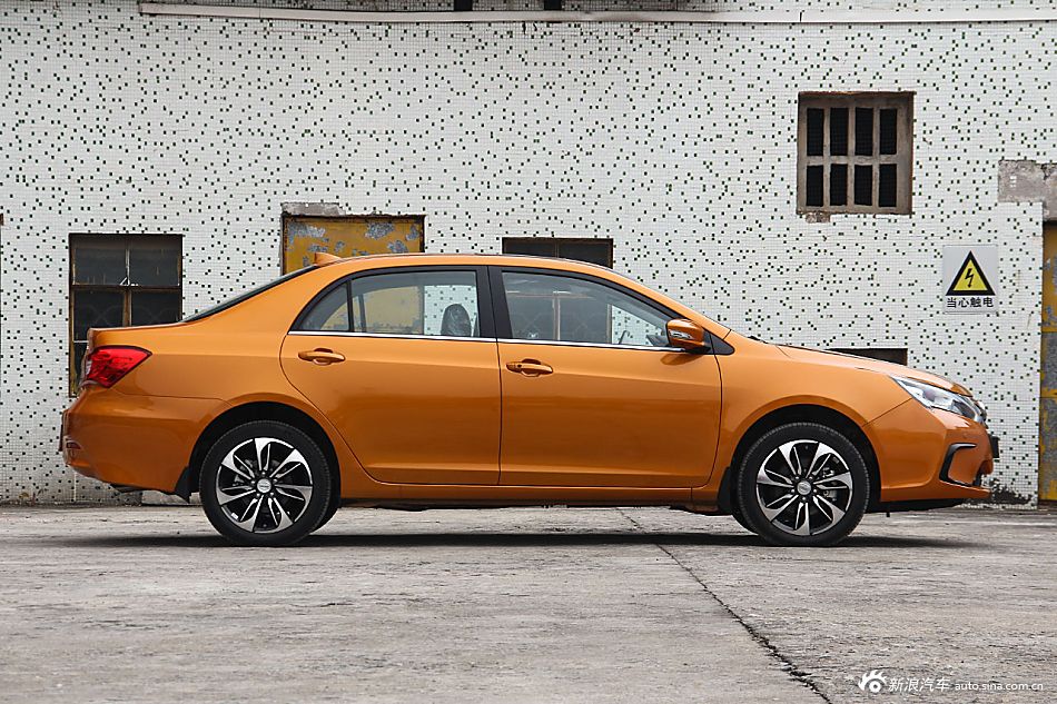 2015款比亚迪秦1.5T自动双冠旗舰Plus版