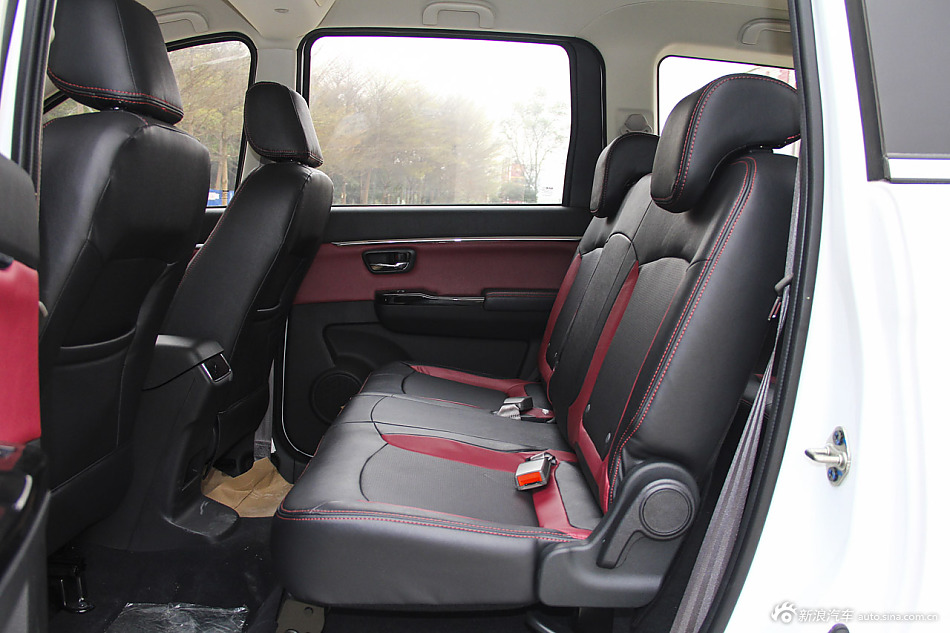 2015款北汽幻速H2 1.5L自动豪华型