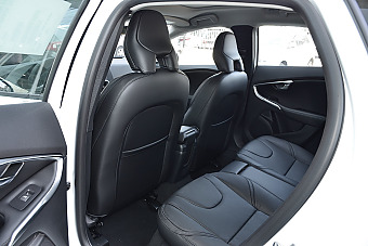 沃尔沃v40空间图