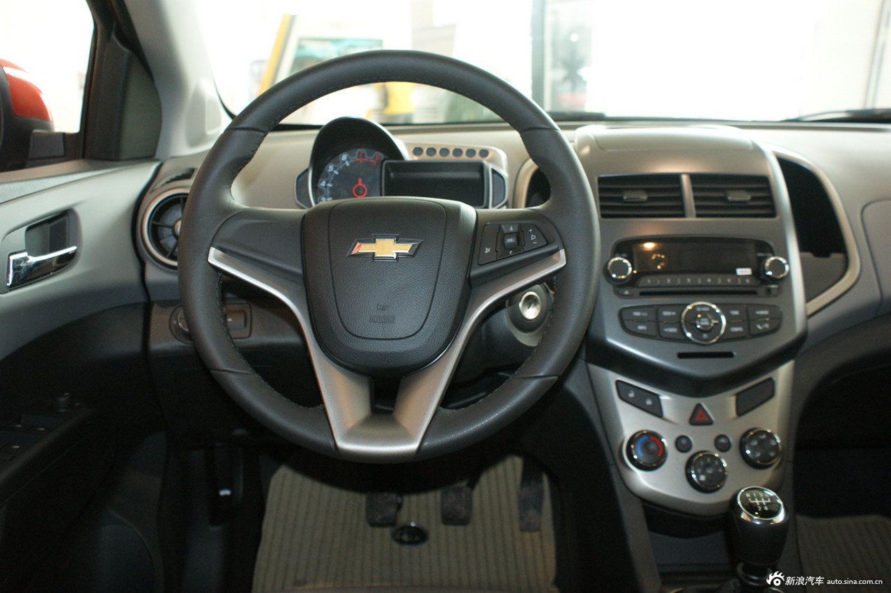 2011款爱唯欧_爱唯欧内饰图片24048310_汽车图库_新浪汽车_新浪网