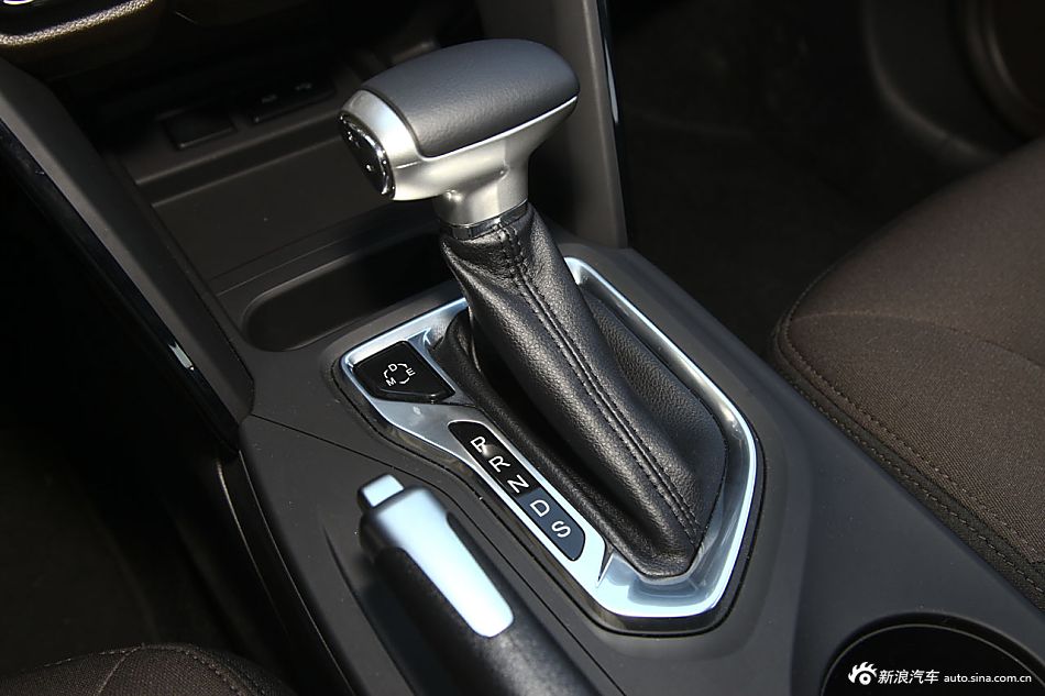 2015款传祺GS4 1.3T自动200T G-DCT精英版