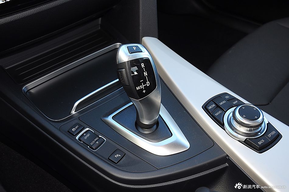 2016款宝马320i时尚型