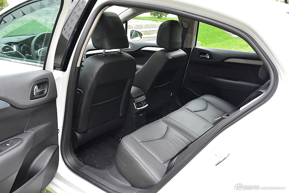 2016款雪铁龙C4L 1.6T自动旗舰型