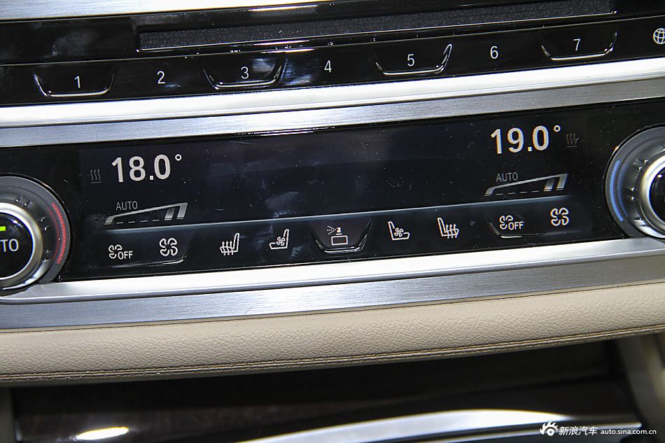 2016款宝马7系740Li 3.0T自动豪华型