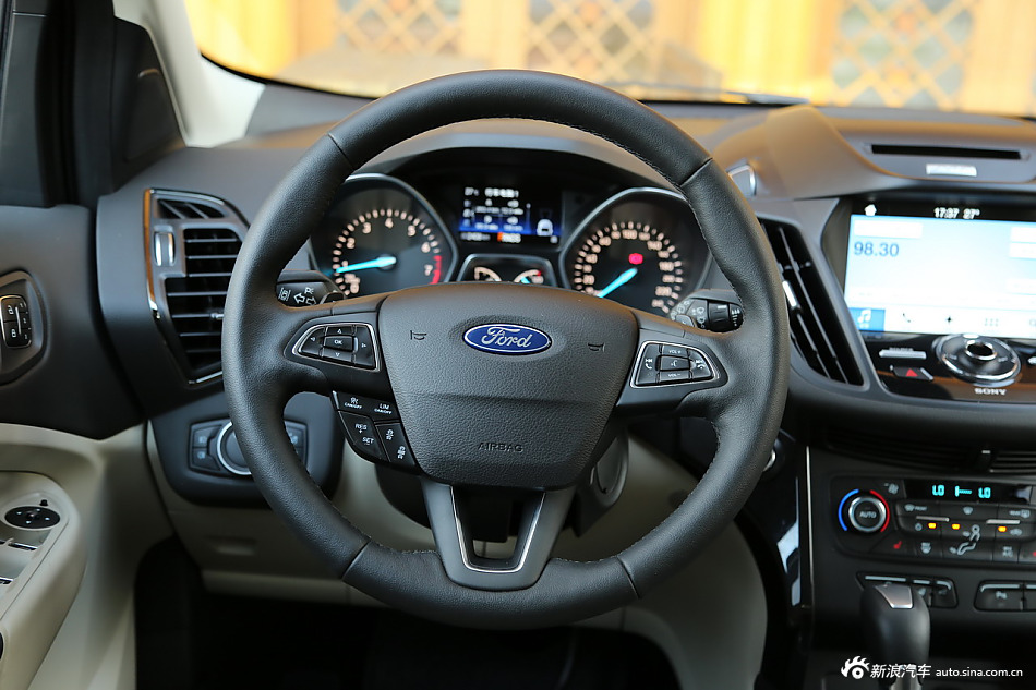 2017款翼虎2.0L EcoBoost 245四驱尊翼型