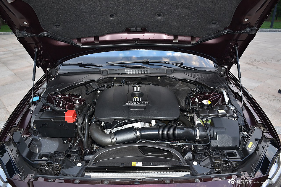 2016款捷豹XFL 2.0T自动240PS奢华版