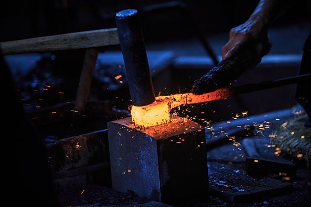 时至今日,川崎晶平先生和他所经营的这家锻刀道场,仍然谨遵师父的训诲