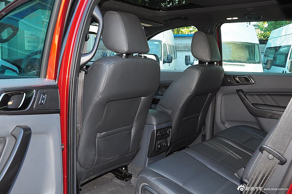 2016款撼路者2.0T汽油自动四驱旗舰版