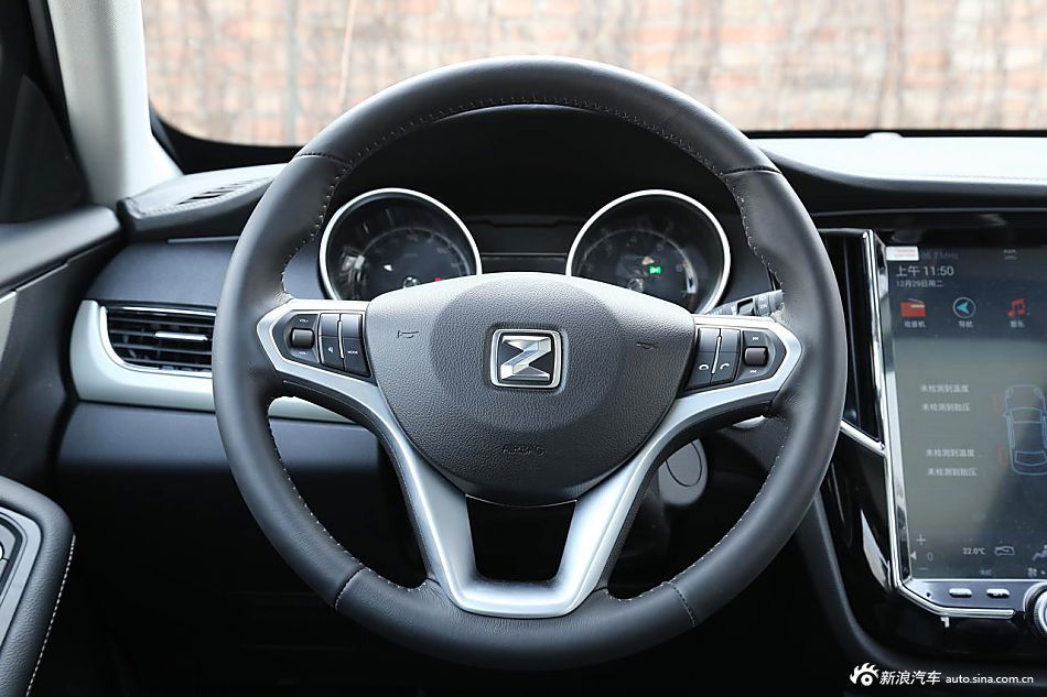 2016款众泰SR7 1.5T手动魔方之心版