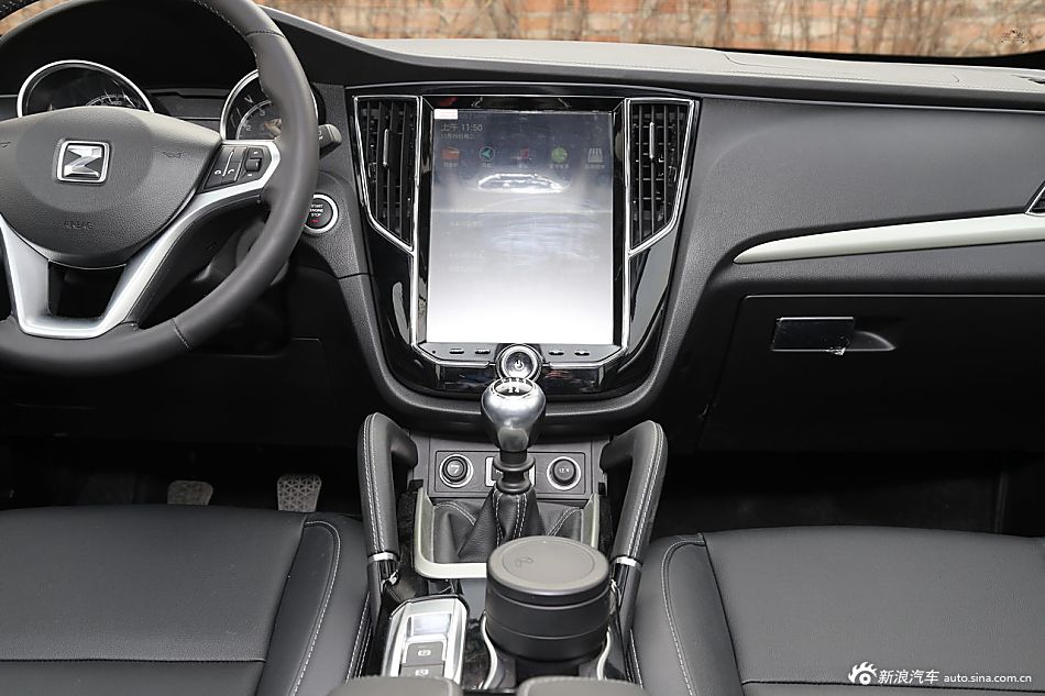 2016款众泰SR7 1.5T手动魔方之心版