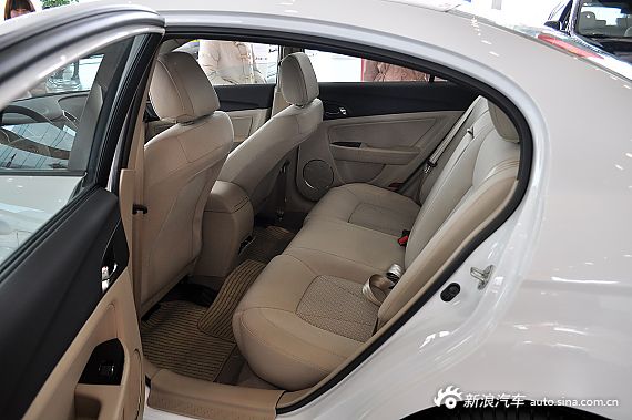 2013款奔腾B50 1.6L自动豪华版