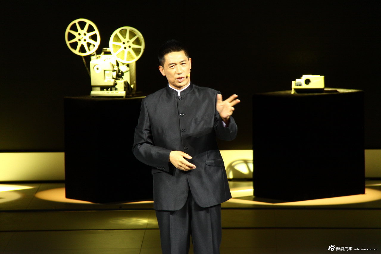 红旗h7于5月30日在北京鸟巢举行上市发布会,图为《档案》主持人石凉