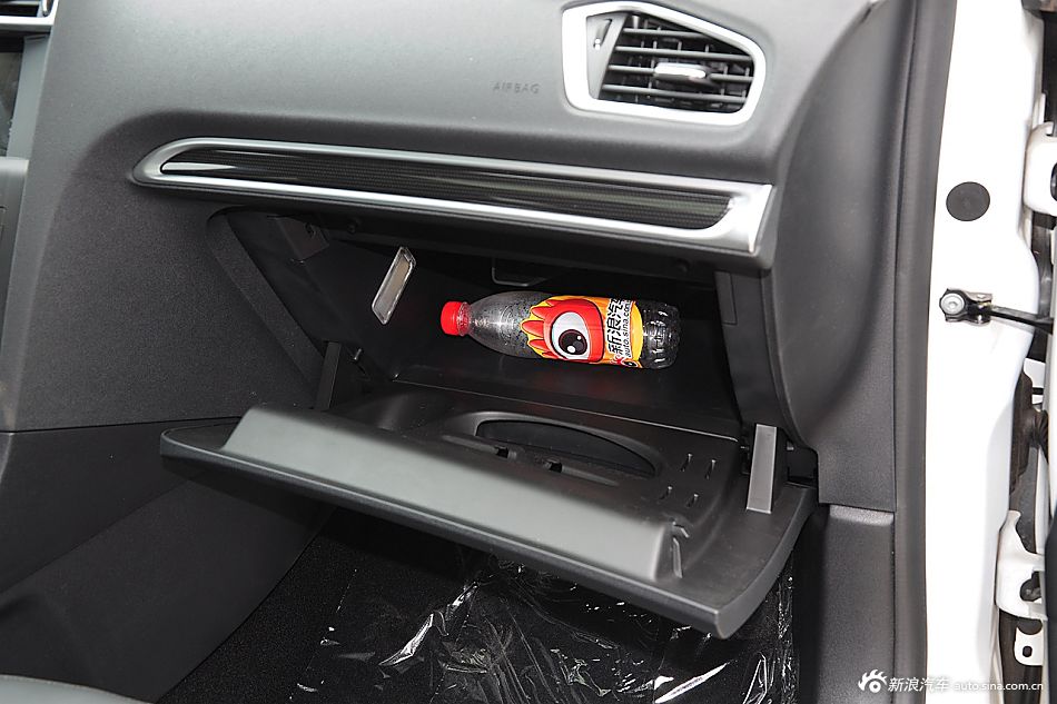 2015款雪铁龙C4L 1.6T自动尊贵版