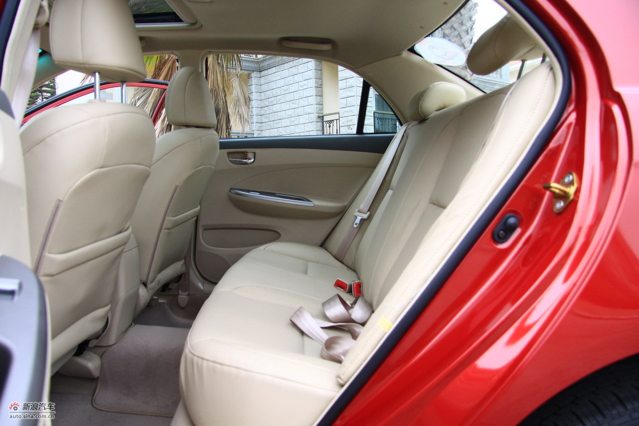 比亚迪l3内饰细节实拍图_比亚迪l3空间图片4608984_汽车图库_新浪汽车