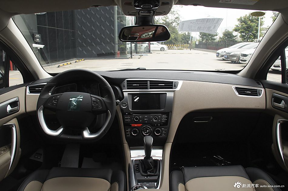 2016款DS 6 1.6T自动豪华版THP160