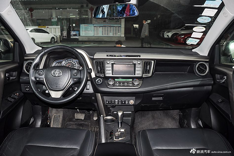 2013款丰田RAV4 2.5L自动尊贵版