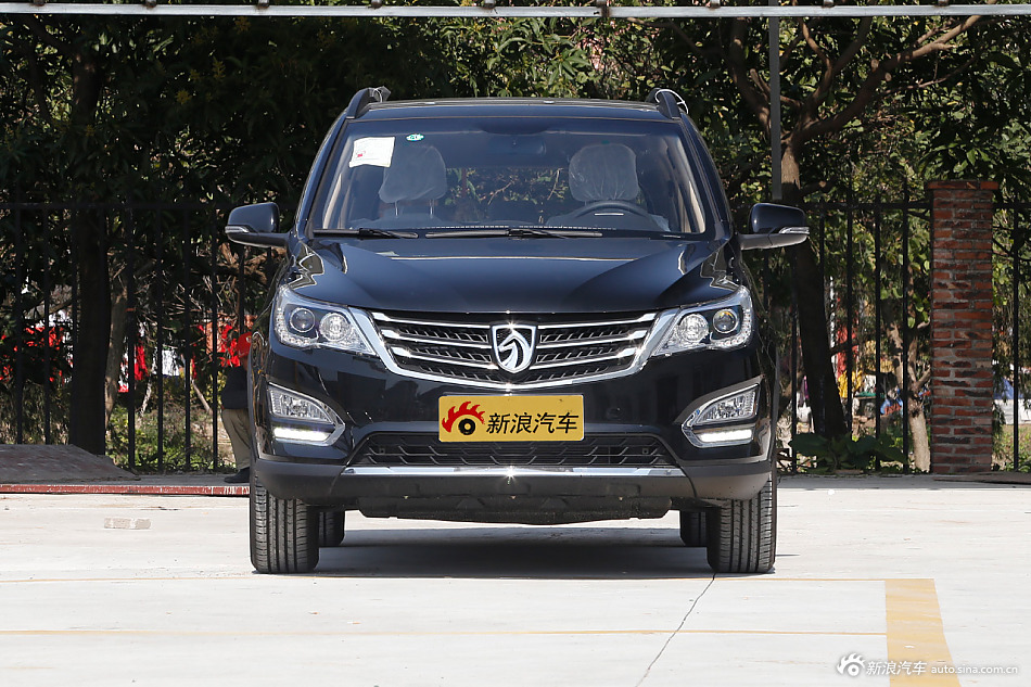 2015款宝骏560 1.8L手动精英型