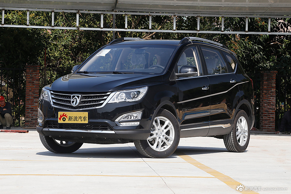 2015款宝骏560 1.8L手动精英型