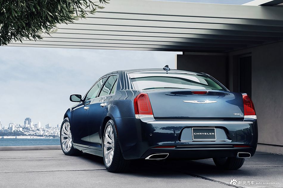 2015款克莱斯勒300C官方图