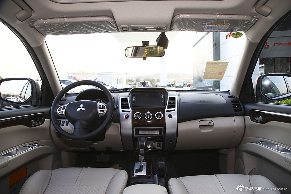 2013款帕杰罗·劲畅3.0L 自动四驱旗舰版