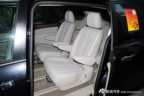 2013款马自达8 2.5L自动尊贵版