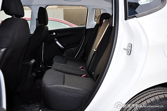 2014款标致2008 1.6L手动时尚版