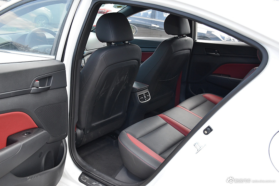 2016款领动 1.4T自动炫动旗舰型