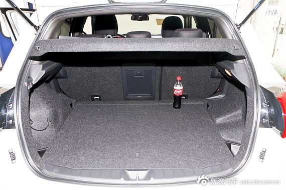 2013款标致4008 2.0L两驱时尚型