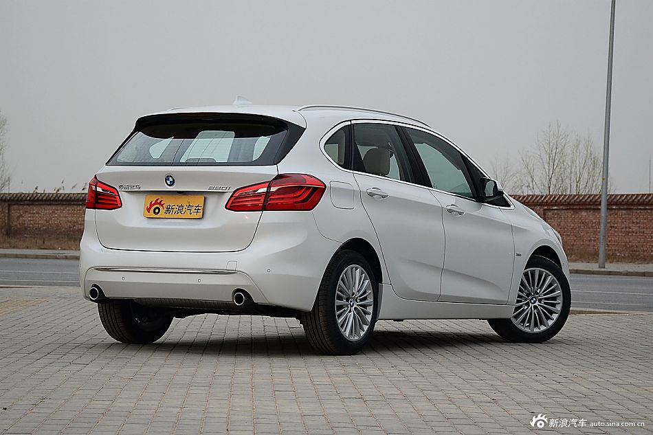 宝马2系旅行车220i 2.0T自动豪华设计套装