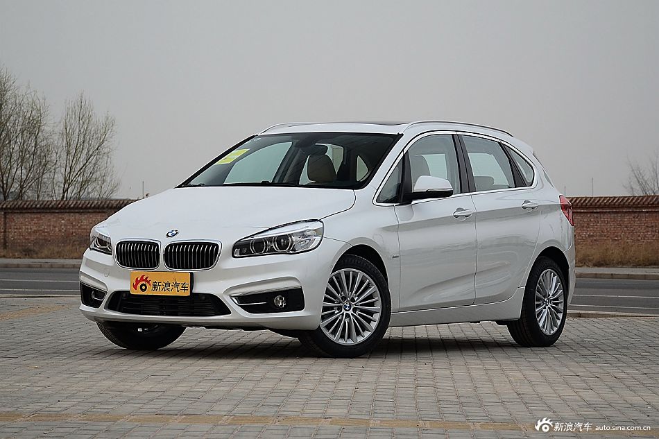宝马2系旅行车220i 2.0T自动豪华设计套装
