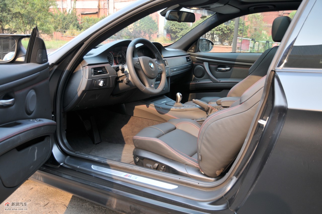 2011款宝马m3亚光磨砂板:内饰及功能