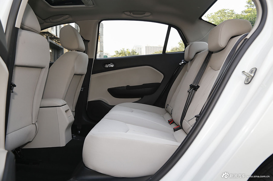 2015款东风风神L60 1.6L手动新动型